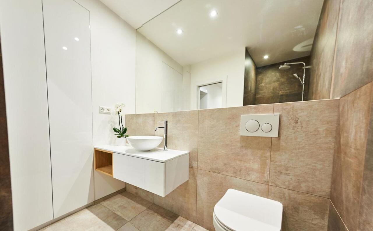 Beautiful Apartment Near The City Center Caşonia Exterior foto
