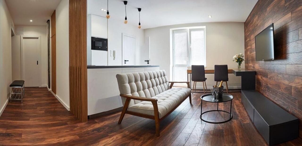 Beautiful Apartment Near The City Center Caşonia Exterior foto